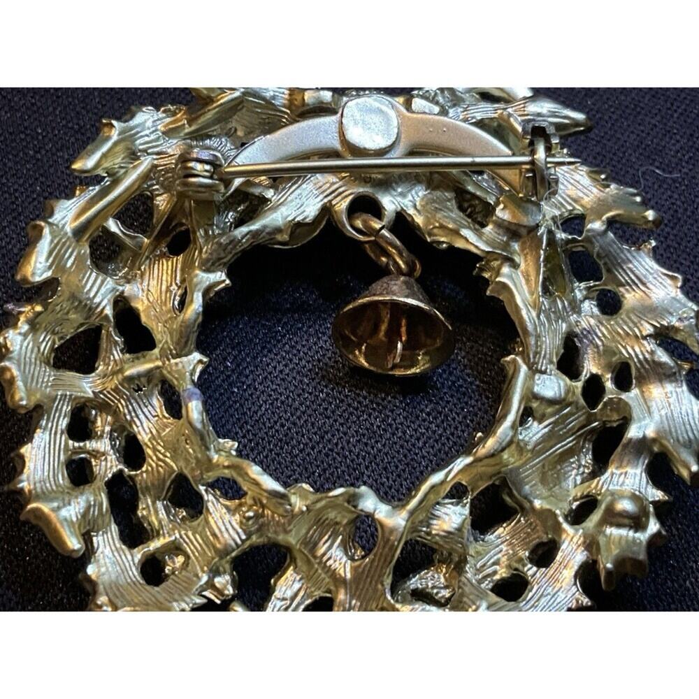 Gold Tone Rhinestone Vintage Wreath And Bell Brooch - Picture 5 of 5